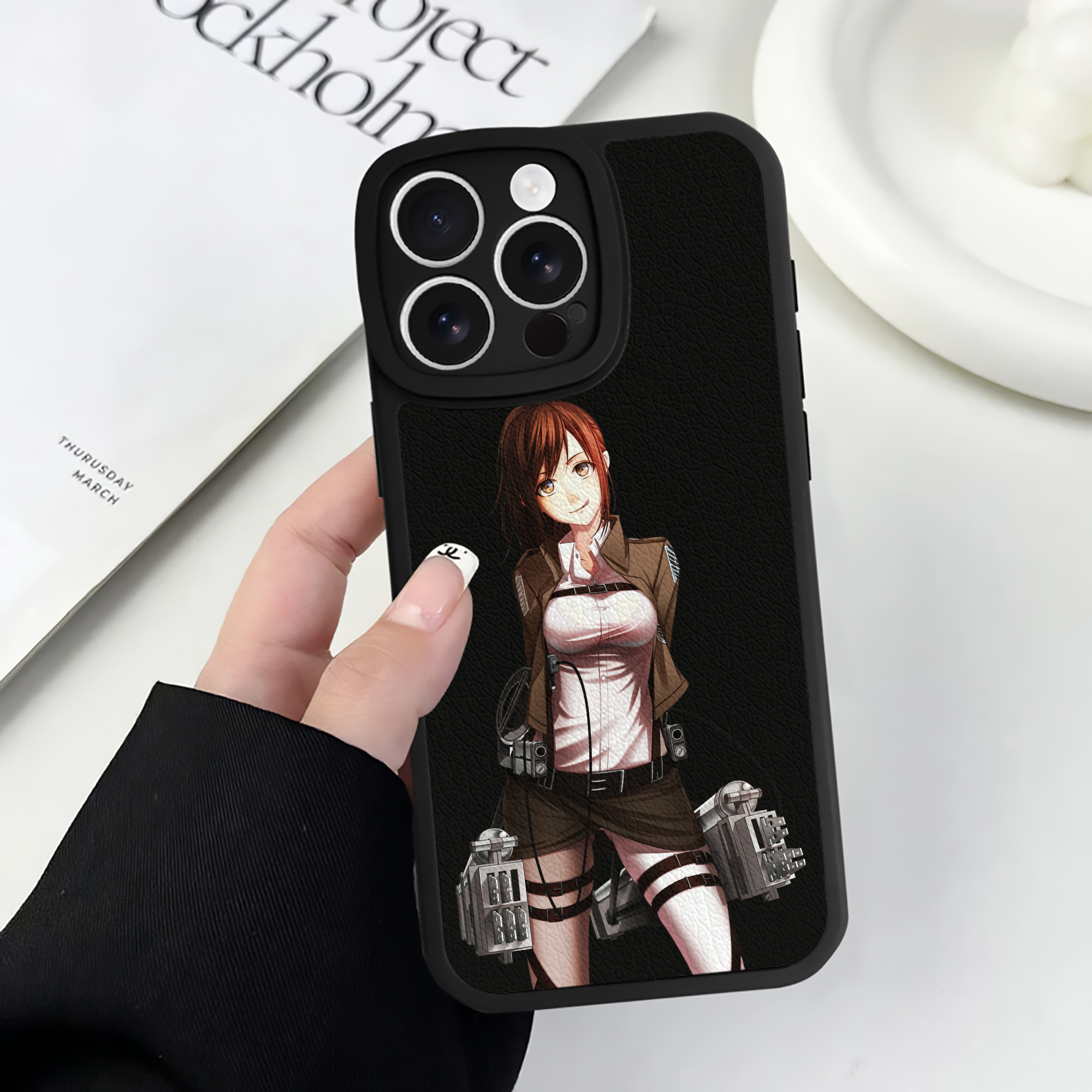 （画像用） 進撃の巨人 サシャ·ブラウス Attack on Titan Sasha Blaus 【iPhone 16シリーズ対応】シリコンスマホケース（レザー調） 材質：シリコン